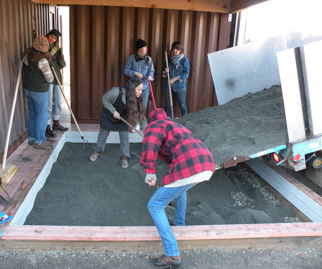 building the indigo composting floor, photo by Dustin Kahn